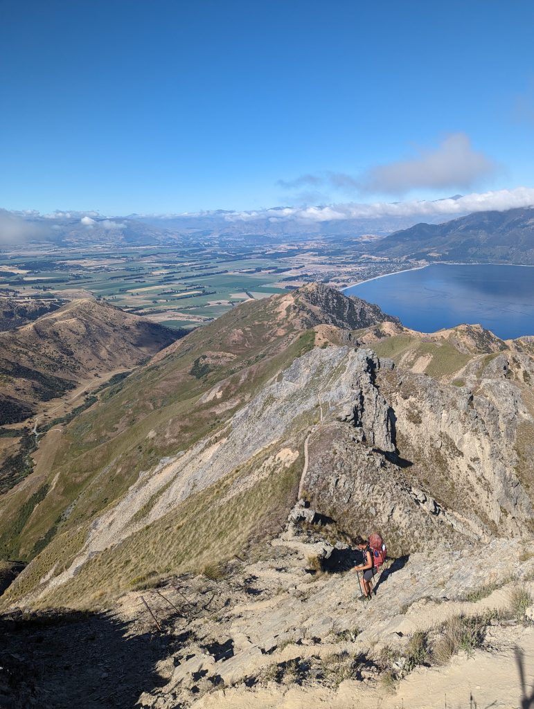 Hawea lake depuis breast hill track sur le te araroa 
