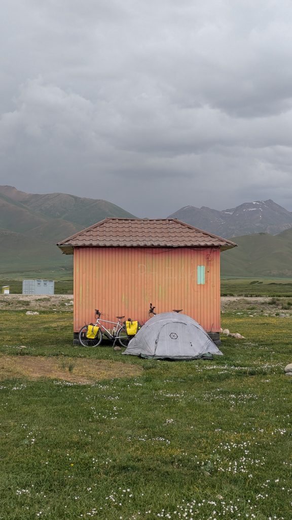 Bivouac au Kirghizistan 